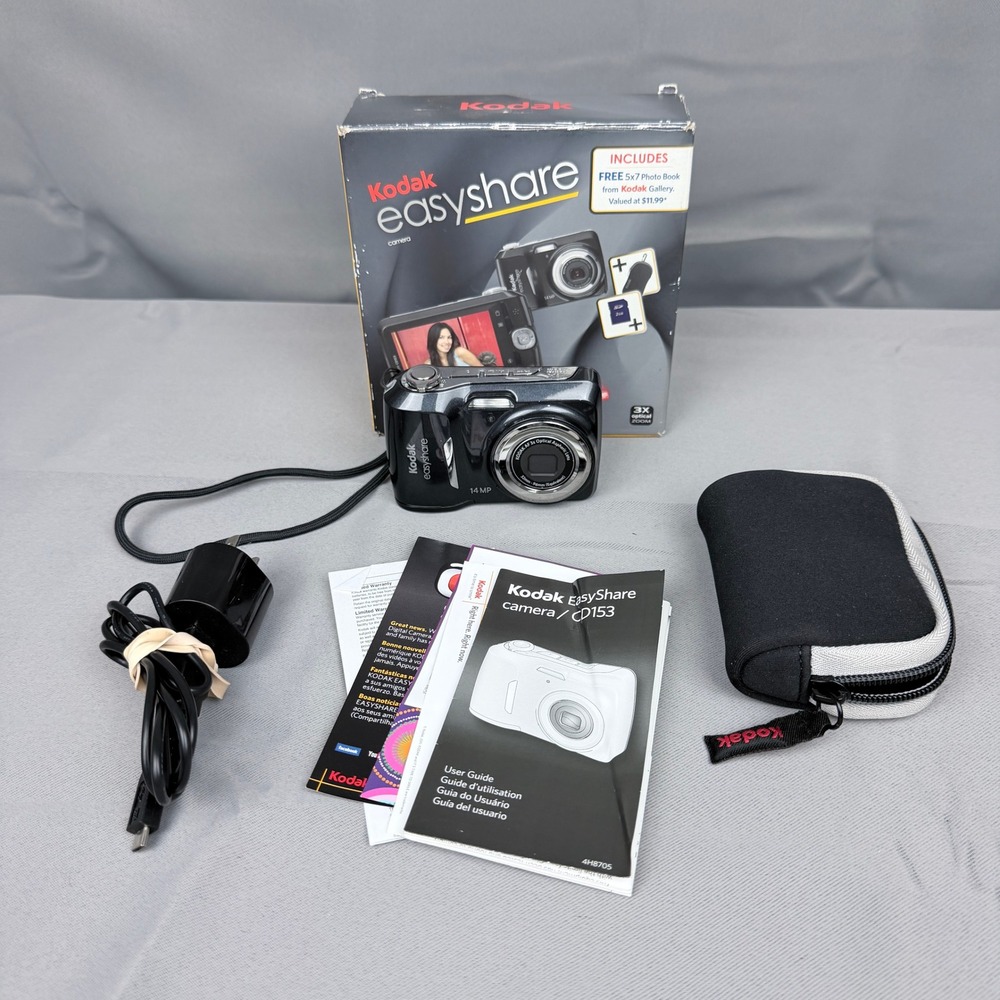Kodak EasyShare CD153 Digital Camera 14MP 3x Zoom Black Bundle with 2GB SD Card